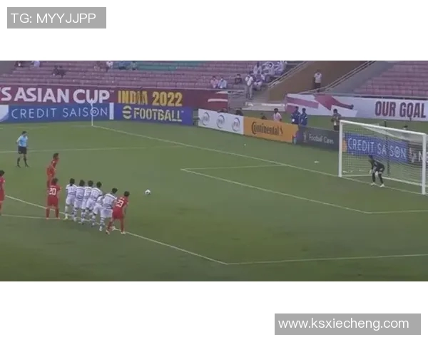 足球球星广告牌创意设计图展示运动魅力与品牌合作全新视觉体验